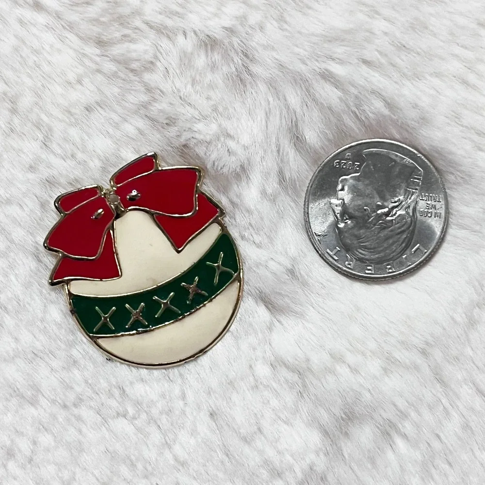 🔮‎ 5/$25 Vintage Christmas Ornament Pin